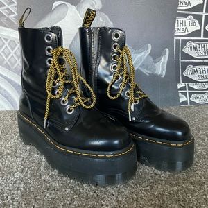 Dr. Martens Jadon Max
